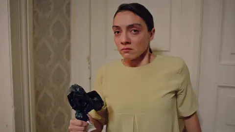 Safiye hunde a Gülben tras descubrir su secreto: “Nunca te casarás por esto” Safiye hunde a Gülben tras descubrir su secreto: “Nunca te casarás por esto”