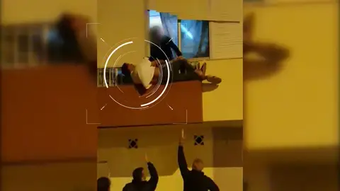 Arriesga su vida para recuperar su casa: "Tuvo que intervenir la policía porque sino hubiera sido un asesinato" Arriesga su vida para recuperar su casa: "Tuvo que intervenir la policía porque sino hubiera sido un asesinato"