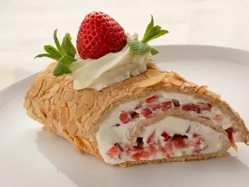 ¡Fácil, rápido y apto para celíacos! Receta de rollo de merengue con fresas ¡Fácil, rápido y apto para celíacos! Receta de rollo de merengue con fresas
