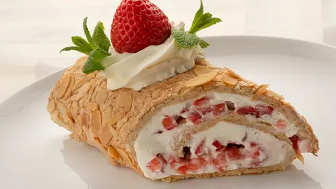 ¡Fácil, rápido y apto para celíacos! Receta de rollo de merengue con fresas ¡Fácil, rápido y apto para celíacos! Receta de rollo de merengue con fresas