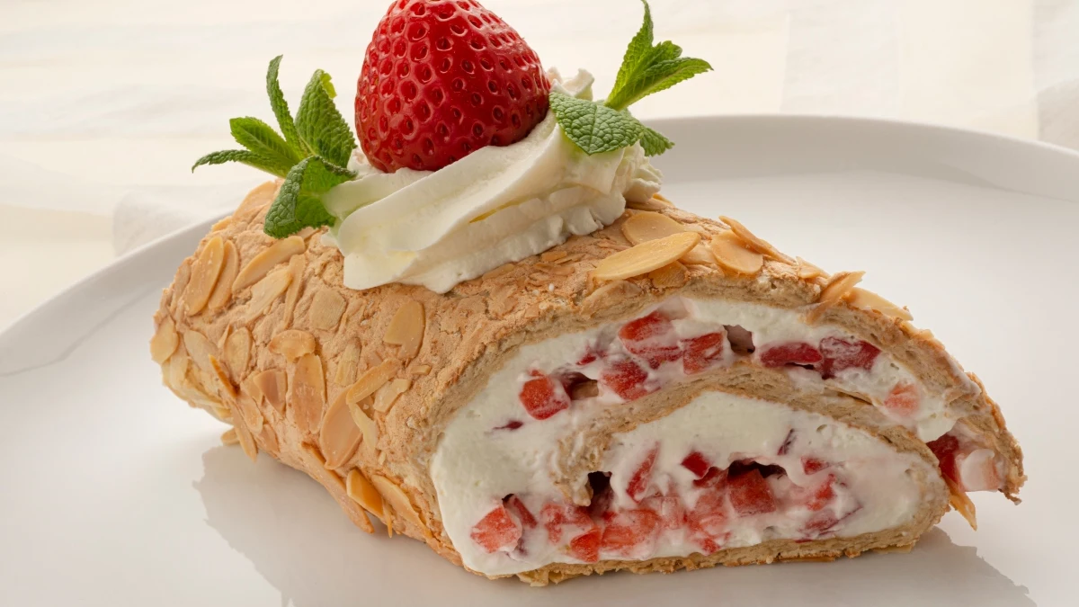 ¡Fácil, rápido y apto para celíacos! Receta de rollo de merengue con fresas ¡Fácil, rápido y apto para celíacos! Receta de rollo de merengue con fresas