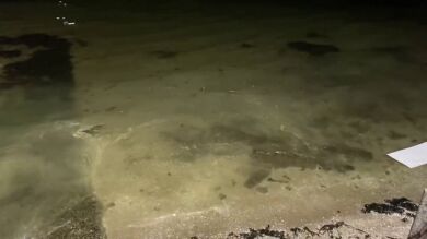 Aparece una enorme mancha de gasoil en la ría de Arousa, cerca de donde se encontró el narcosubmarino