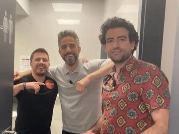 El emotivo vídeo con el que Roberto Leal se despide de Orestes y Rafa: "No sabéis lo que os vamos a echar de menos" El emotivo vídeo con el que Roberto Leal se despide de Orestes y Rafa: "No sabéis lo que os vamos a echar de menos"