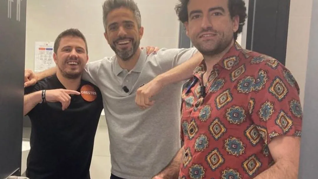 El emotivo vídeo con el que Roberto Leal se despide de Orestes y Rafa: "No sabéis lo que os vamos a echar de menos" El emotivo vídeo con el que Roberto Leal se despide de Orestes y Rafa: "No sabéis lo que os vamos a echar de menos"