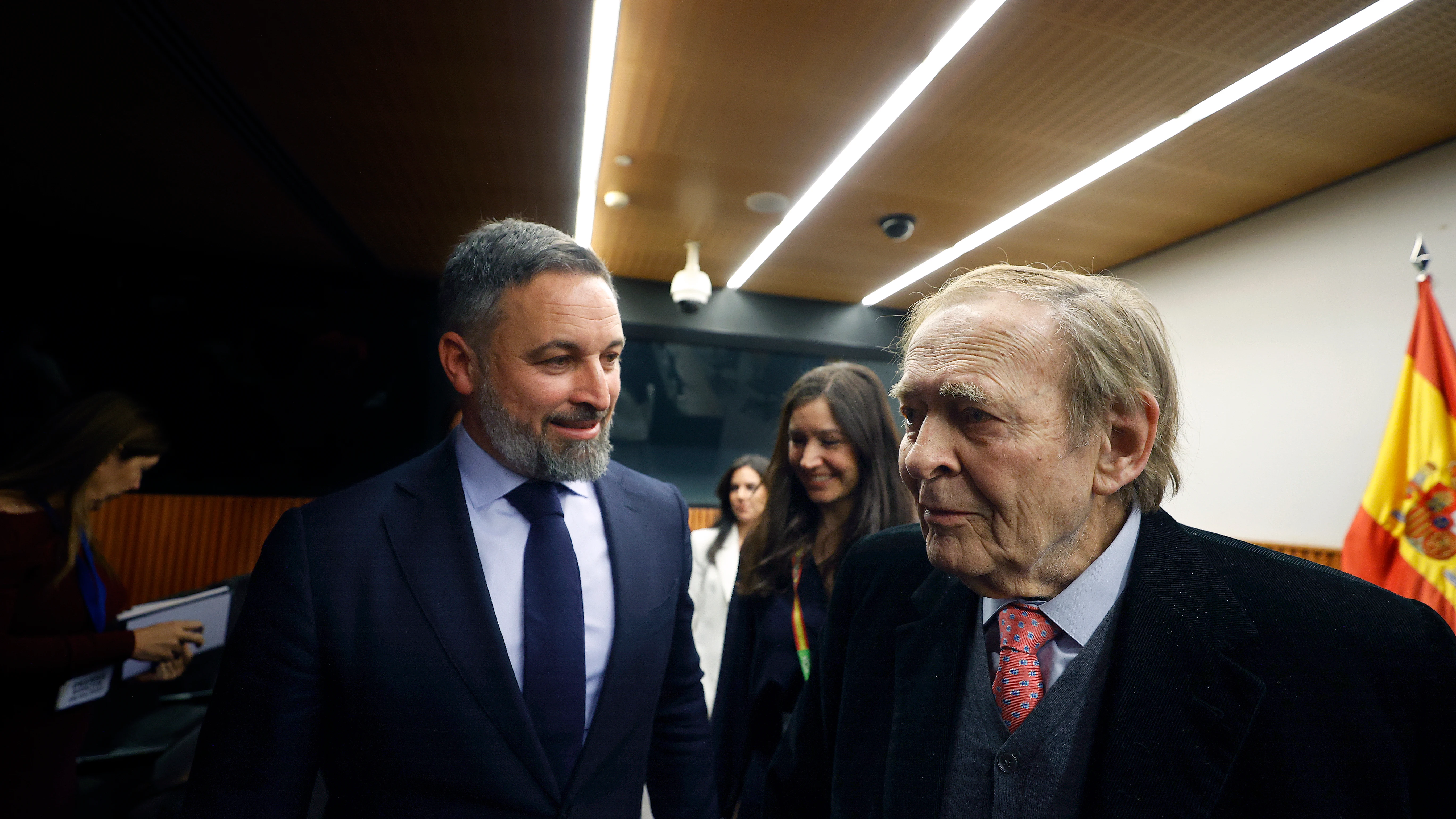 El candidato a la Presidencia del Gobierno, Ramón Tamames, acompañado del líder del partido, Santiago Abascal El candidato a la Presidencia del Gobierno, Ramón Tamames, acompañado del líder del partido, Santiago Abascal