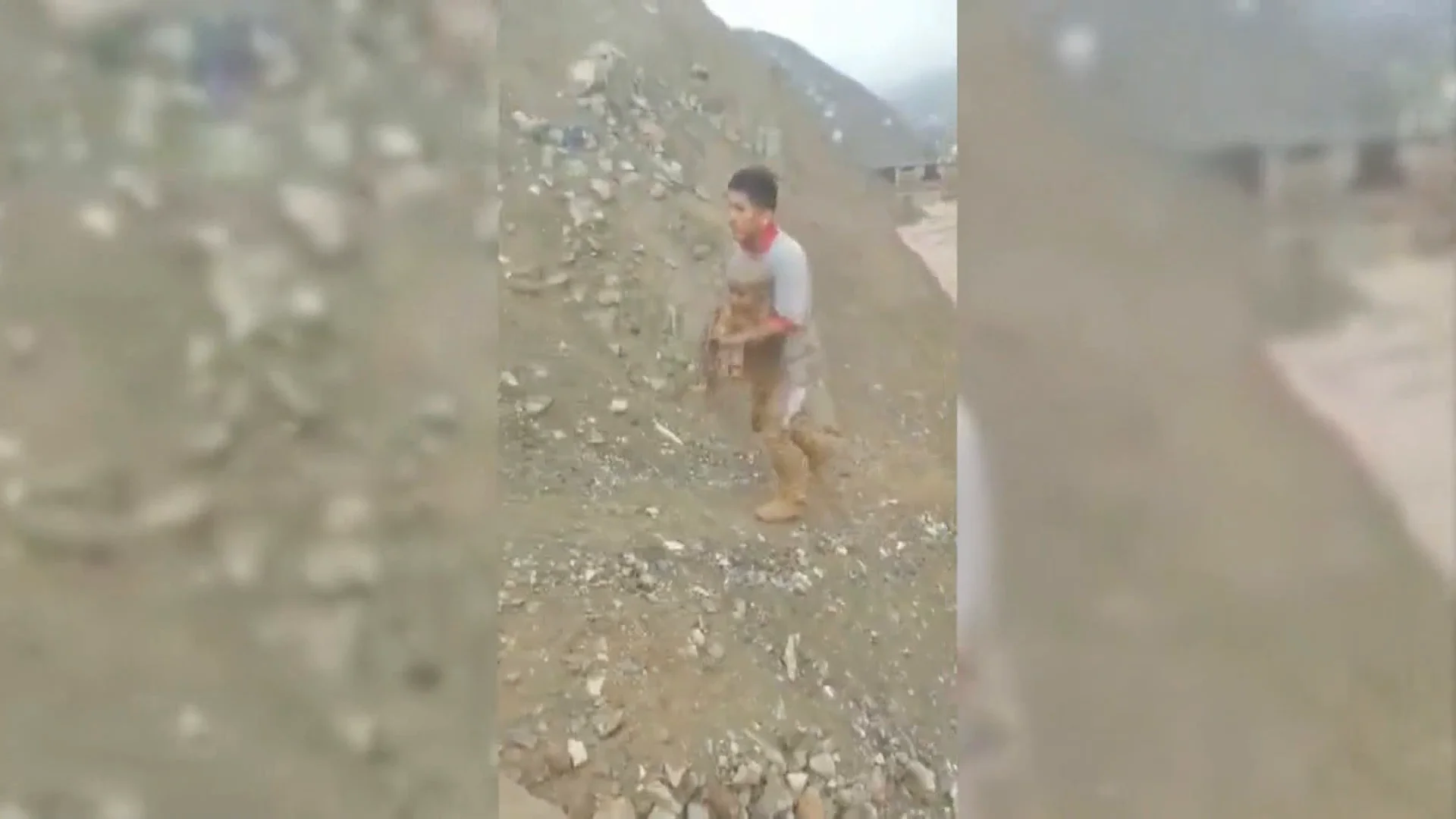 Sacan con vida a un niño de un alud de barro en Perú Mundo