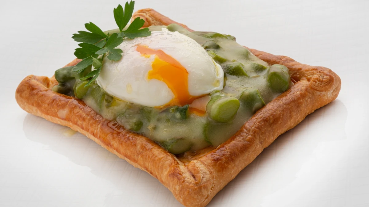 Hojaldres de huevo y espárragos, "una receta sencilla y elegante" de Karlos Arguiñano Hojaldres de huevo y espárragos, "una receta sencilla y elegante" de Karlos Arguiñano