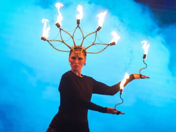 Rosa López sube la temperatura en un espectacular show en llamas