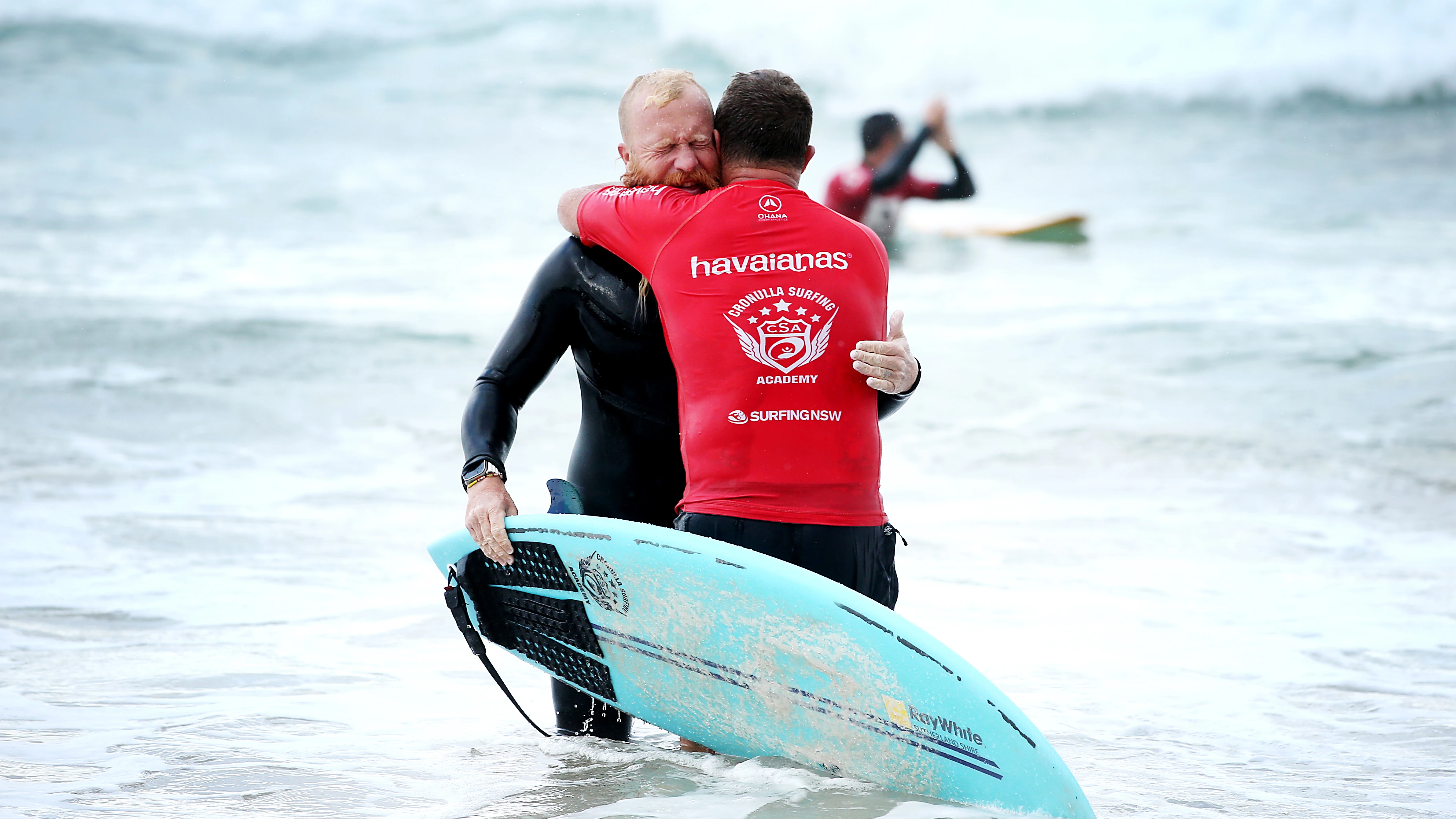 El surfista Blake Johnston es felicitado tras batir el récord del mundo El surfista Blake Johnston es felicitado tras batir el récord del mundo