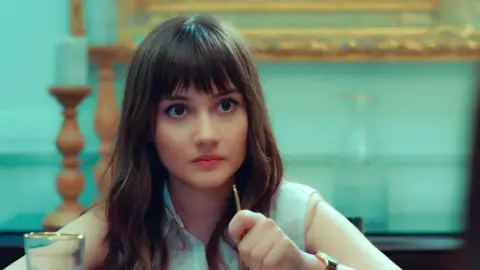 Zeynep cena en la mansión Argun… ¡Y no paran de hablarle de Alihan! Zeynep cena en la mansión Argun… ¡Y no paran de hablarle de Alihan!