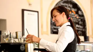 Hosteleros de Cádiz plantean contratar camareros de Marruecos Hosteleros de Cádiz plantean contratar camareros de Marruecos