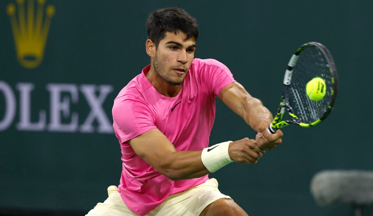 Carlos Alcaraz, en acción en Indian Wells