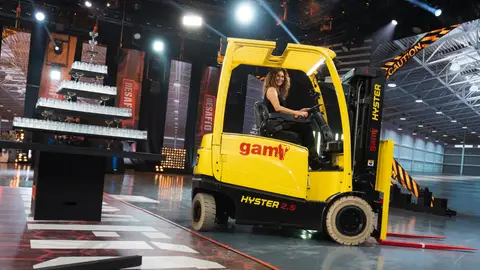 La gran faena de Mariló Montero con el toro mecánico La gran faena de Mariló Montero con el toro mecánico