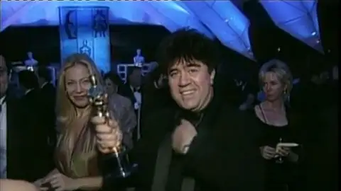 Pedro Almodóvar celebra su Oscar Pedro Almodóvar celebra su Oscar