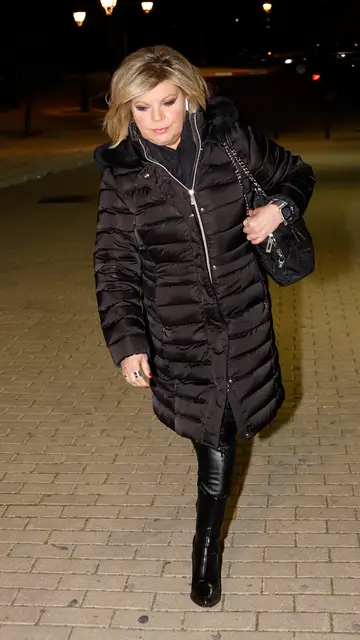 Terelu Campos llegando al tanatorio para despedir a Laura Valenzuela Terelu Campos llegando al tanatorio para despedir a Laura Valenzuela