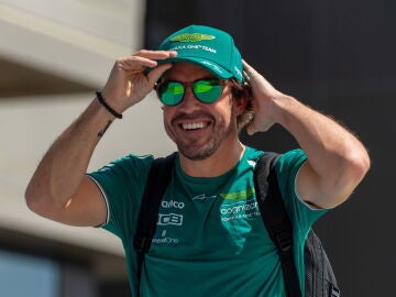 Fernando Alonso a la llegada al circuito de Jedahh, Arabia Saudí