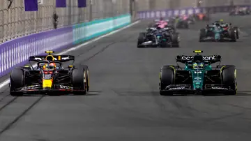 Pérez y Alonso en la salida del GP de Arabia Saudí 2023 Pérez y Alonso en la salida del GP de Arabia Saudí 2023