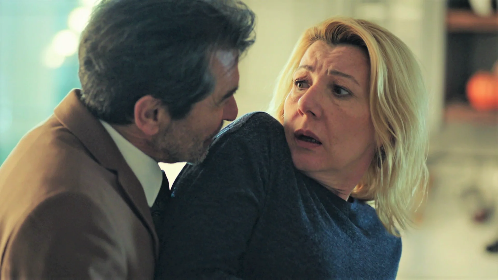 La felicidad de Laçin ha durado poco... ¡Yekta vuelve a casa tras salir de la cárcel! La felicidad de Laçin ha durado poco... ¡Yekta vuelve a casa tras salir de la cárcel!