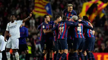 El Barcelona celebra la victoria ante el Real Madrid en el Clásico
