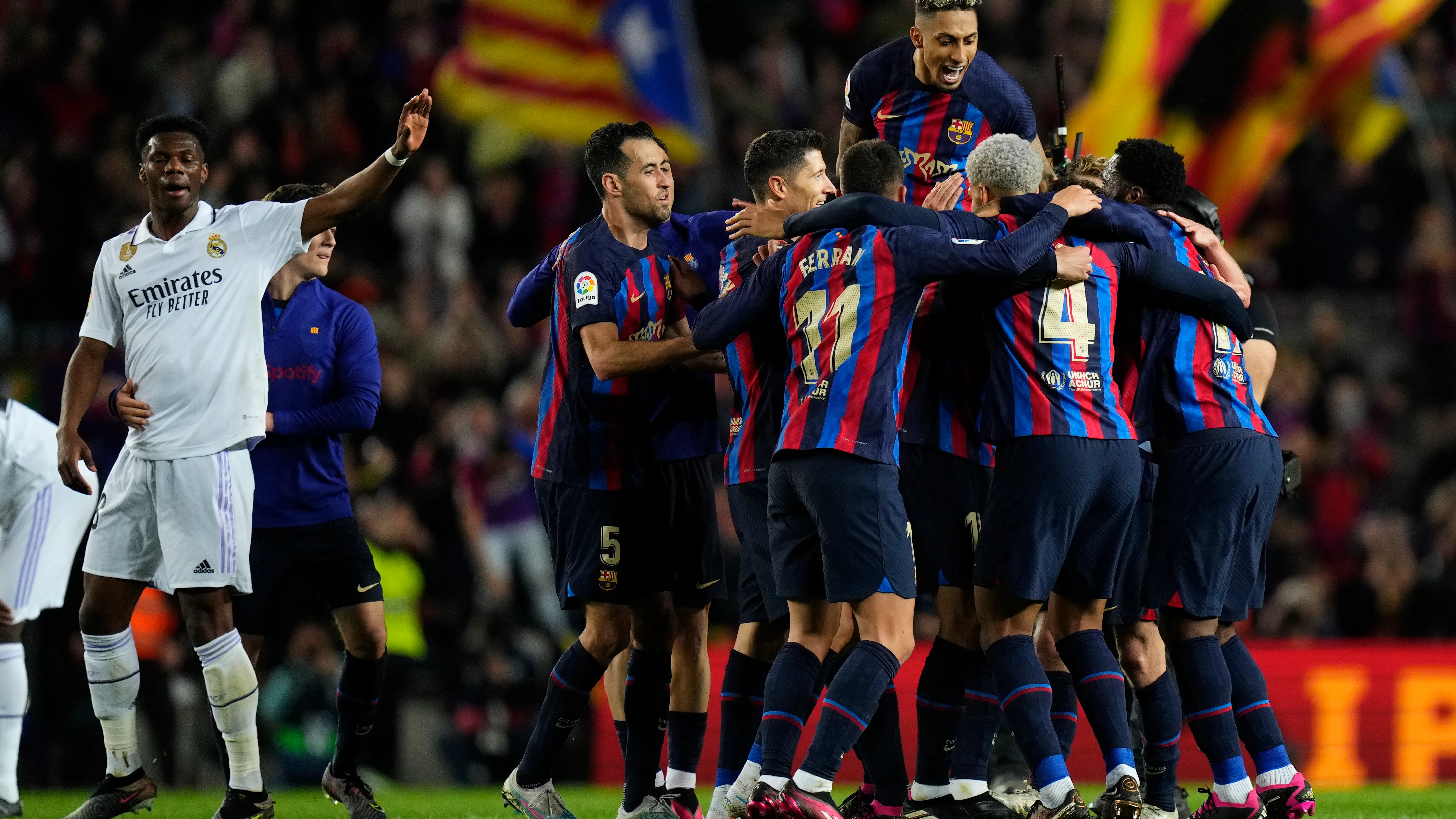 El Barcelona celebra la victoria ante el Real Madrid en el Clásico El Barcelona celebra la victoria ante el Real Madrid en el Clásico