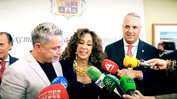 Alejandro Sanz y Lola Flores, reconocidos en Cádiz al ser nombrados Hijos Predilectos de la provincia