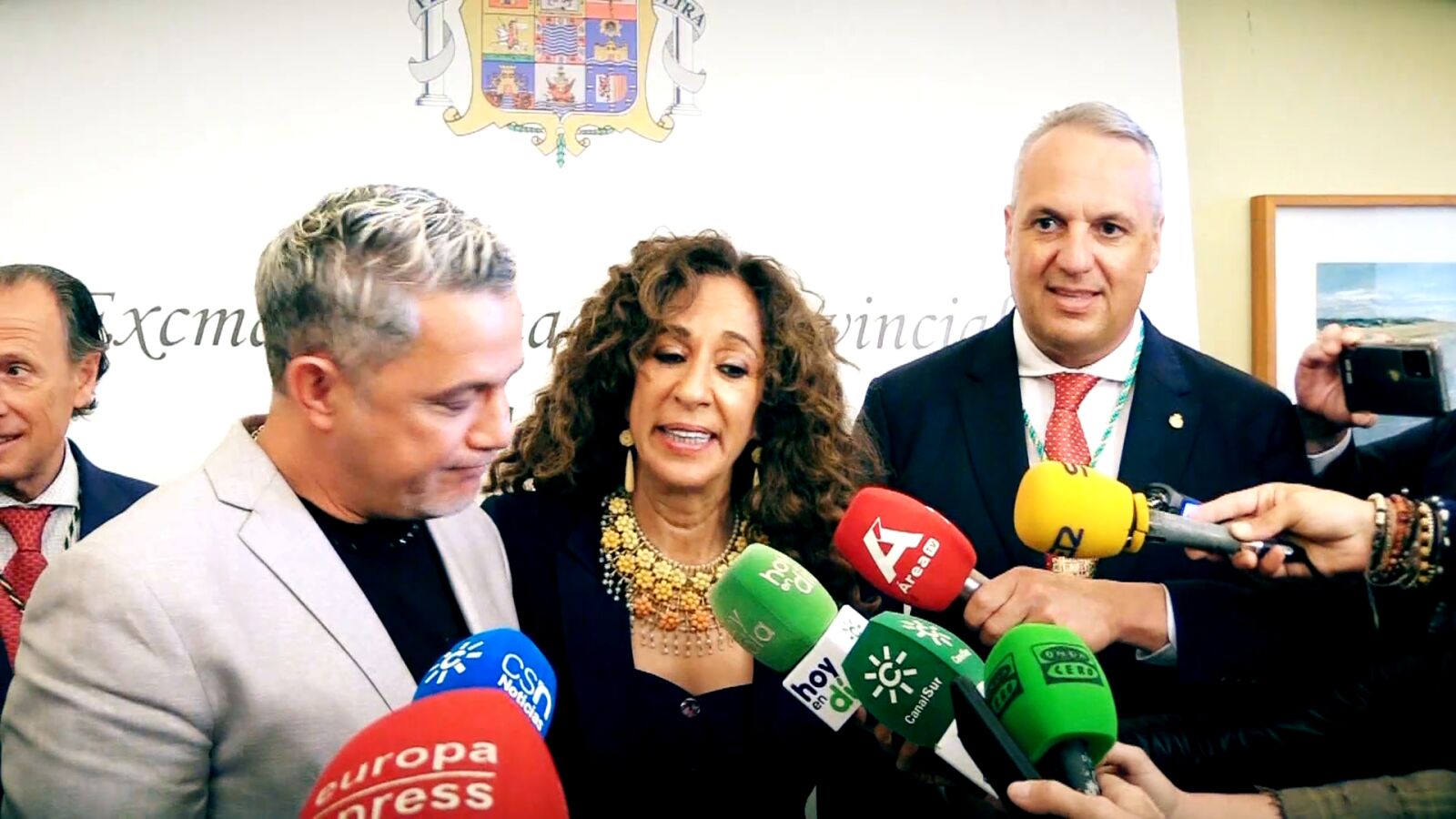 Alejandro Sanz y Lola Flores, reconocidos en Cádiz al ser nombrados Hijos Predilectos de la provincia