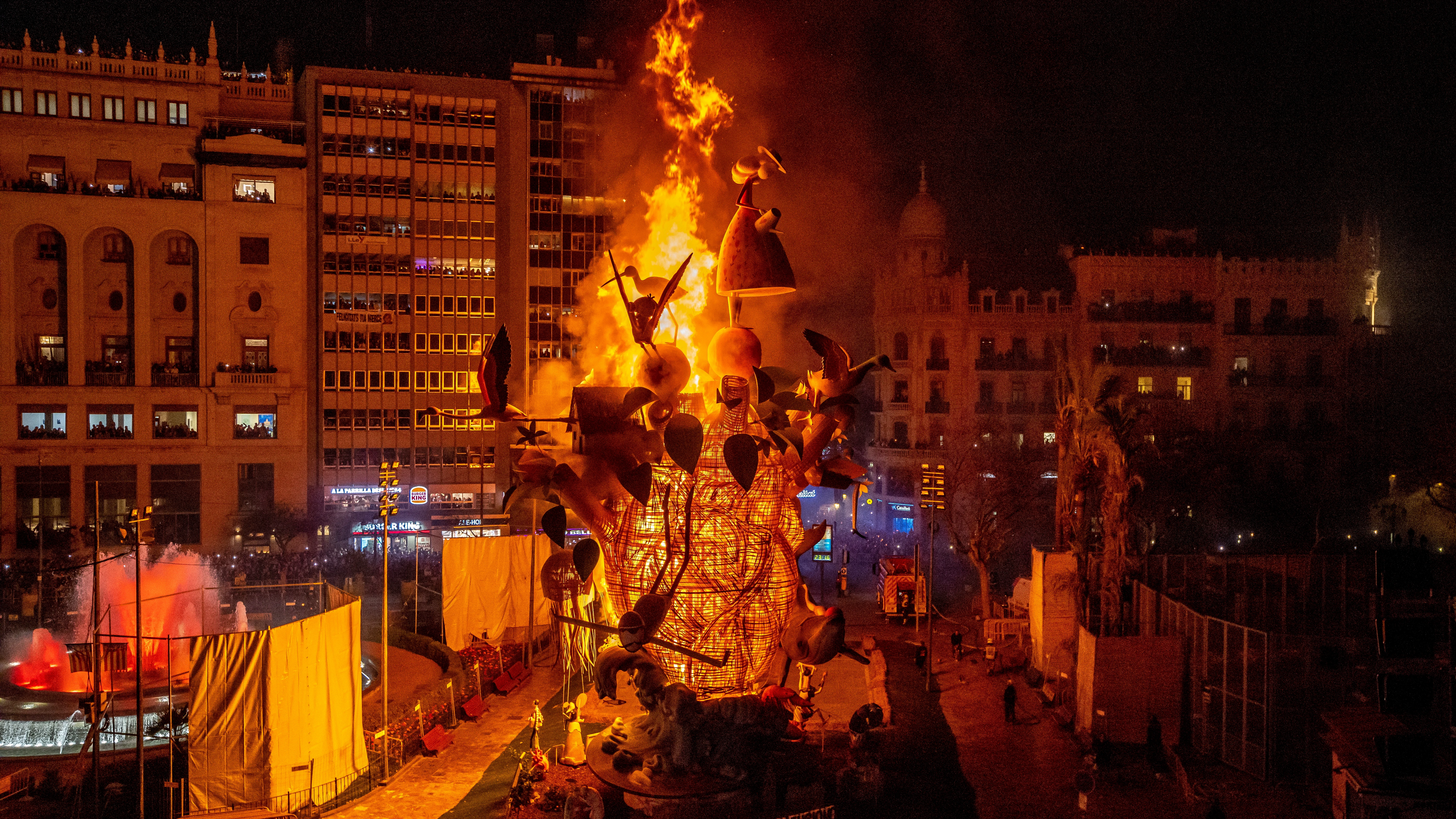 La Crem&aacute; de la falla del Ayuntamiento 
