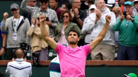 Carlos Alcaraz celebra su victoria en Indian Wells