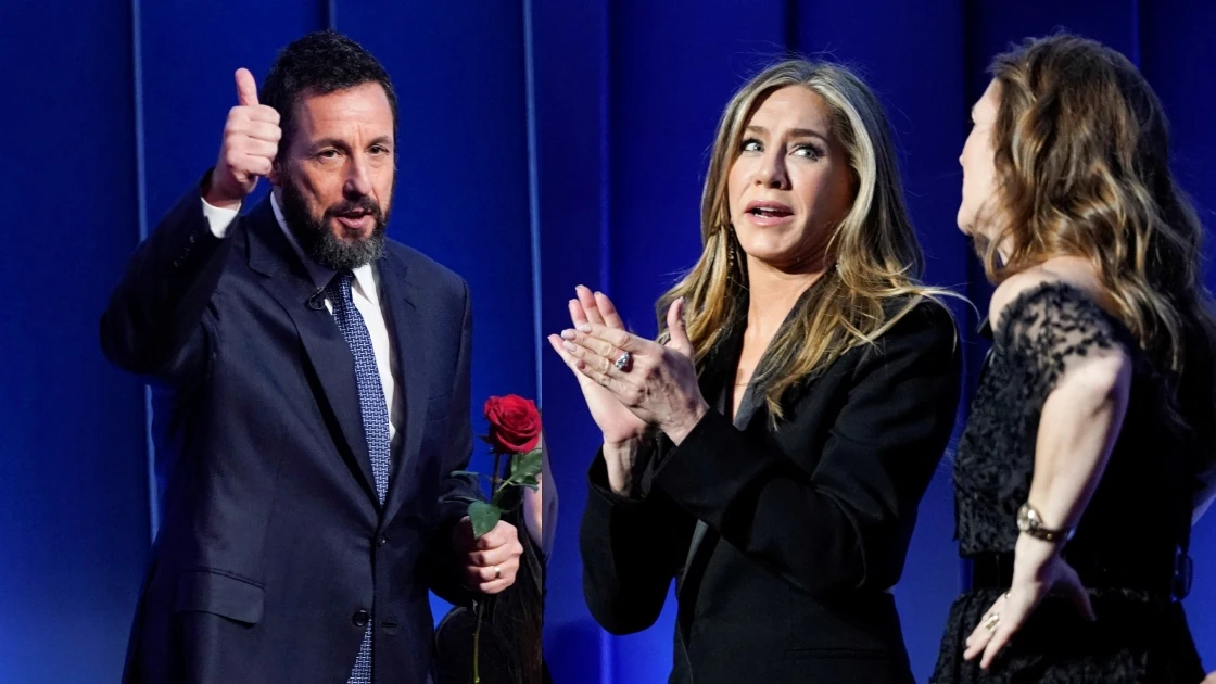 Jennifer Aniston y Drew Barrymore aplauden el premio a Adam Sandler Jennifer Aniston y Drew Barrymore aplauden el premio a Adam Sandler