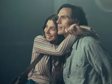 Sam Claflin y Camila Morrone en 'Daisy Jones and the Six' Sam Claflin y Camila Morrone en 'Daisy Jones and the Six'