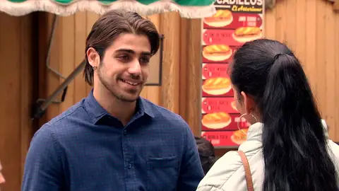 Ciriaco da un paso atrás y se disculpa con Maribel tras intentar besarla Ciriaco da un paso atrás y se disculpa con Maribel tras intentar besarla