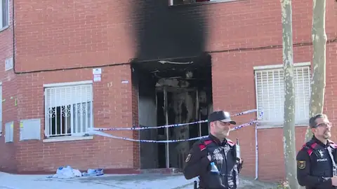 Andrea tuvo que saltar por la ventana en el incendio mortal de Rubí: "Había mucho nerviosismo" Andrea tuvo que saltar por la ventana en el incendio mortal de Rubí: "Había mucho nerviosismo"