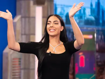 Georgina Rodríguez desvela qué le regala a Cristiano Ronaldo: "No es muy materialista" Georgina Rodríguez desvela qué le regala a Cristiano Ronaldo: "No es muy materialista"