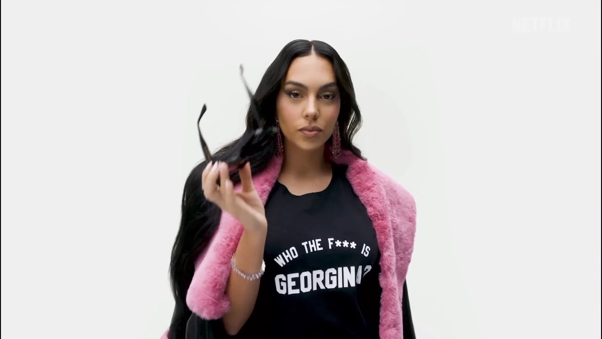 Georgina pasa un d&iacute;a de compras con su hermana&hellip; &iexcl;Y ni mira los precios de las prendas de ropa!