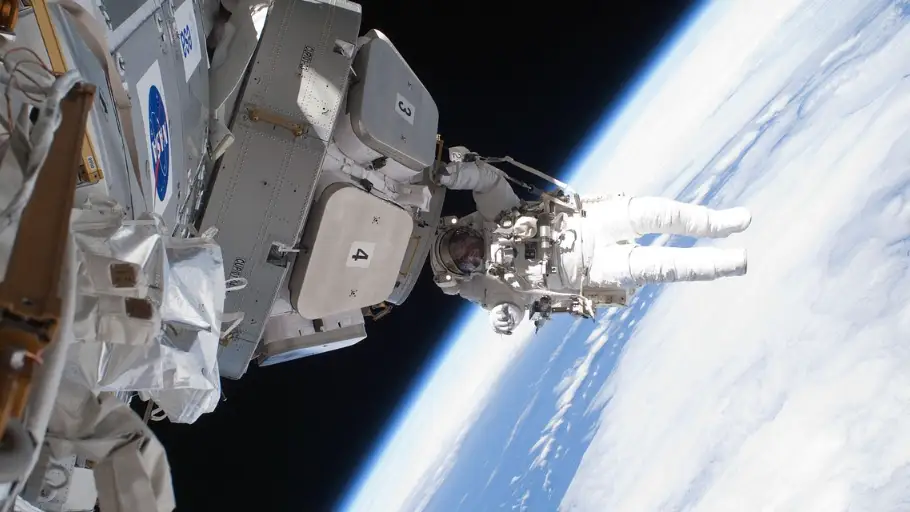 Una nave espacial 