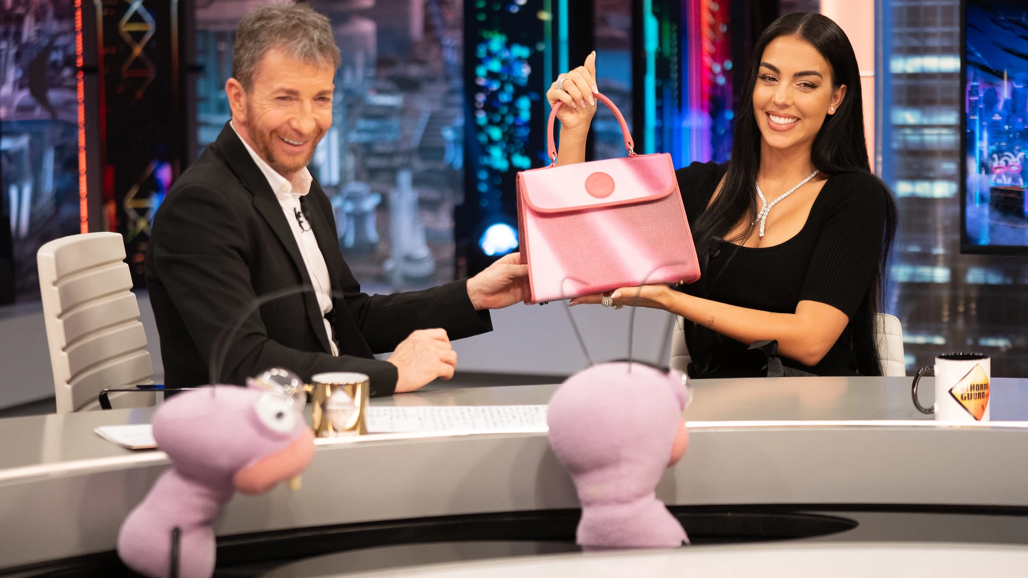 El regalo de Georgina Rodr&iacute;guez a la mujer de Pablo Motos: &ldquo;Antes vend&iacute;a bolsos y ahora los regalo&rdquo;