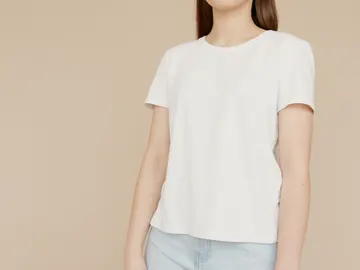 Persona con camiseta blanca Persona con camiseta blanca