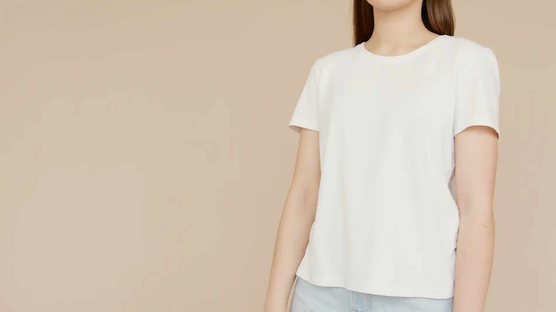 La camiseta blanca no tan básica es la prenda más hot del verano