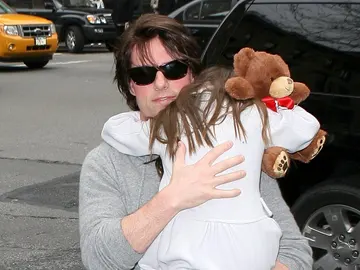 Tom Cruise con su hija con Katie Holmes, Suri Tom Cruise con su hija con Katie Holmes, Suri