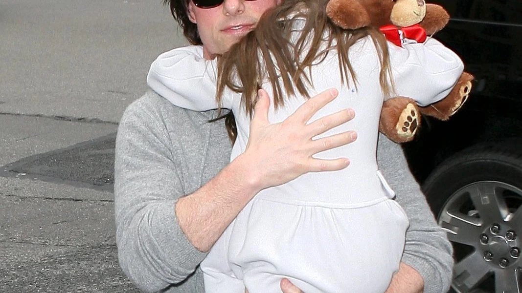 Tom Cruise con su hija con Katie Holmes, Suri Tom Cruise con su hija con Katie Holmes, Suri