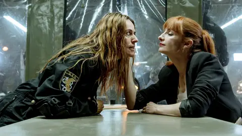 Itziar Ituño y Najwa Nimri como Raquel Morilla y Alicia Sierra en 'La casa de papel'