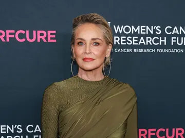 Sahron Stone en la recaudación de fondos para la investigación del cáncer de la mujer Sahron Stone en la recaudación de fondos para la investigación del cáncer de la mujer