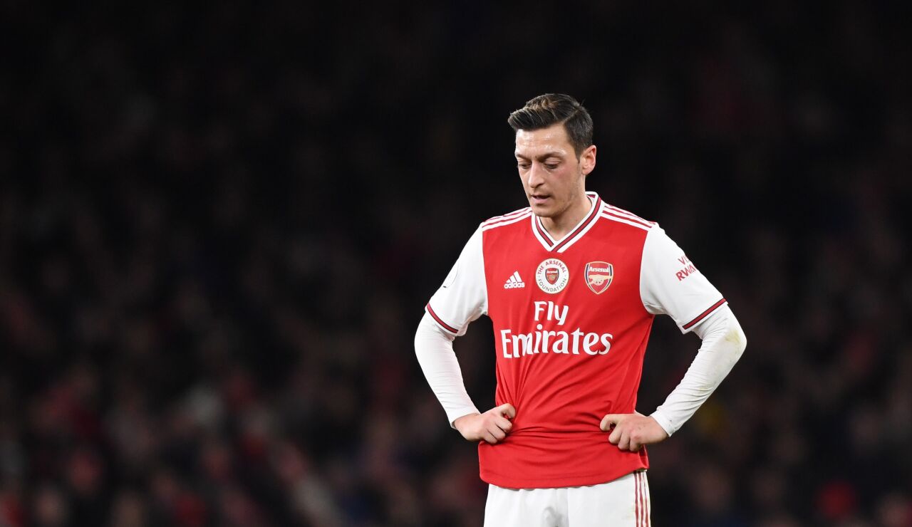 Mezut Özil, en un partido con el Arsenal en 2019