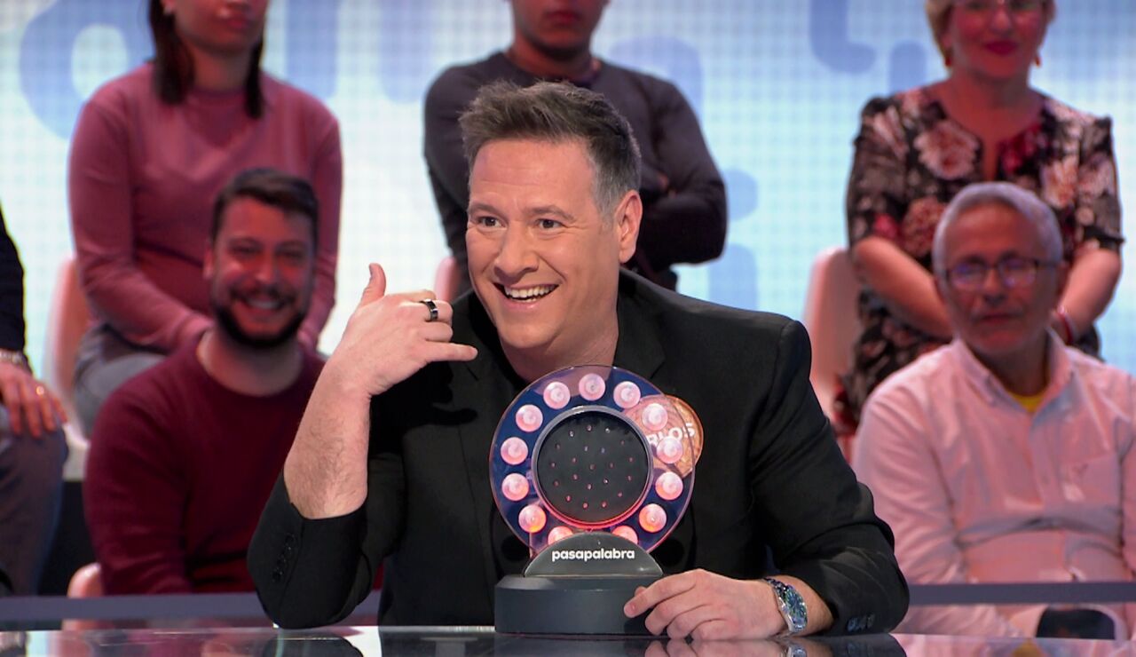 ¡Uno más de ‘Los Simpson’! Carlos Latre maravilla con su perfecta imitación en ‘La Pista’ 