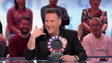 ¡Uno más de ‘Los Simpson’! Carlos Latre maravilla con su perfecta imitación en ‘La Pista’ 