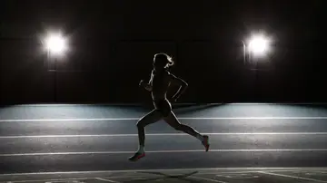 Una atleta entrenando Una atleta entrenando