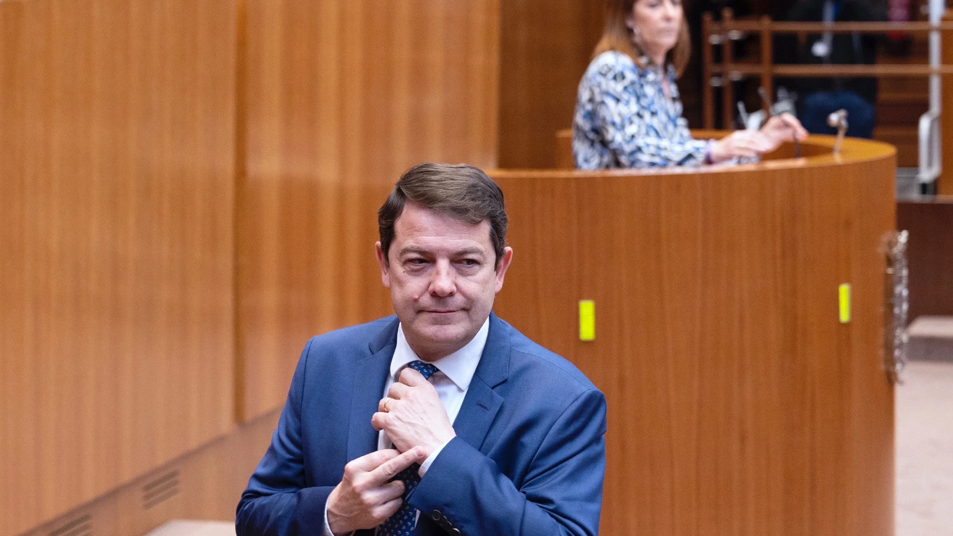 El PSOE de Castilla y León denuncia "la peineta" de Mañueco El PSOE de Castilla y León denuncia "la peineta" de Mañueco