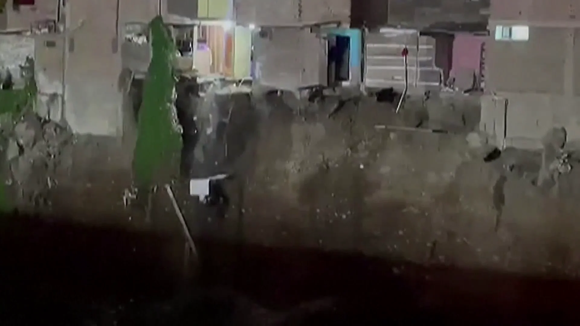 Un policía es arrollado por un congelador en Perú Sucesos