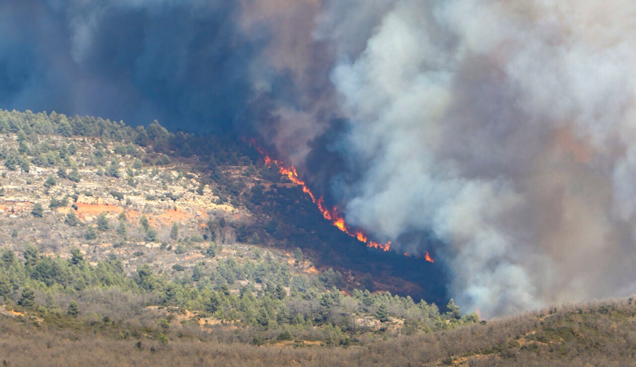 Vista del incendio en Villanueva de Viver