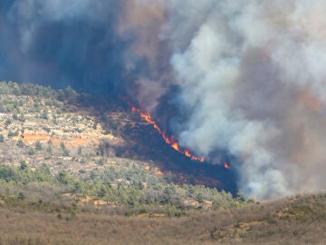 Vista del incendio en Villanueva de Viver